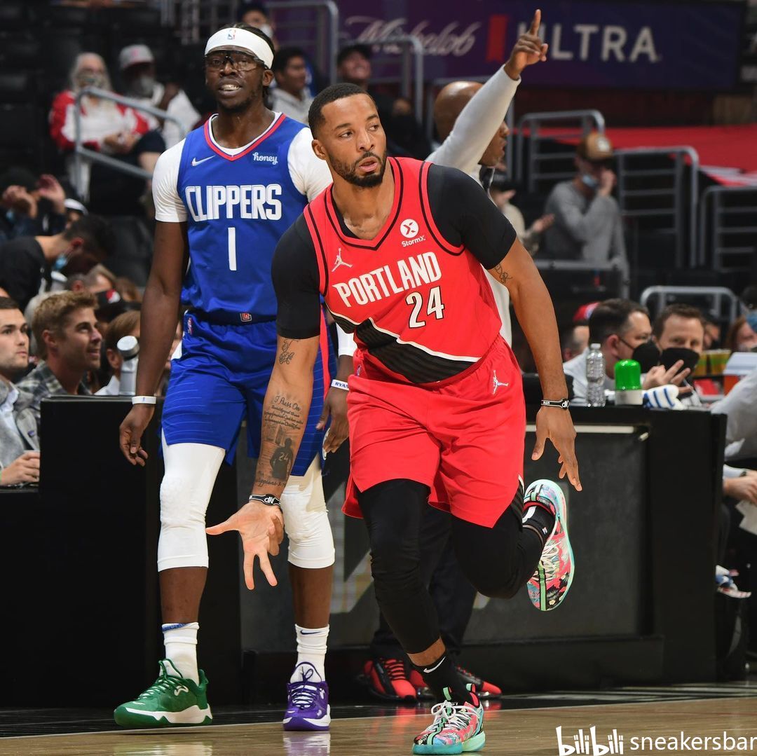 比利亚雷亚尔vs巴塞罗那全场数据：射门数13-17，射正数4-10